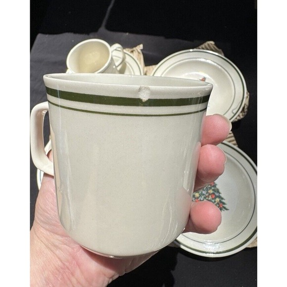 EHI YULETIDE China 16 Piece Set 4 Piece Place Setting Missing 1 Cup Original Box - Picture 7 of 12